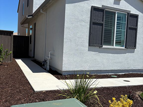 2nd image of 3913 Sunset Harbor Ave