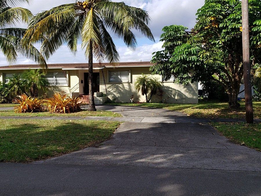 1st image of 831 Bluebird Ave