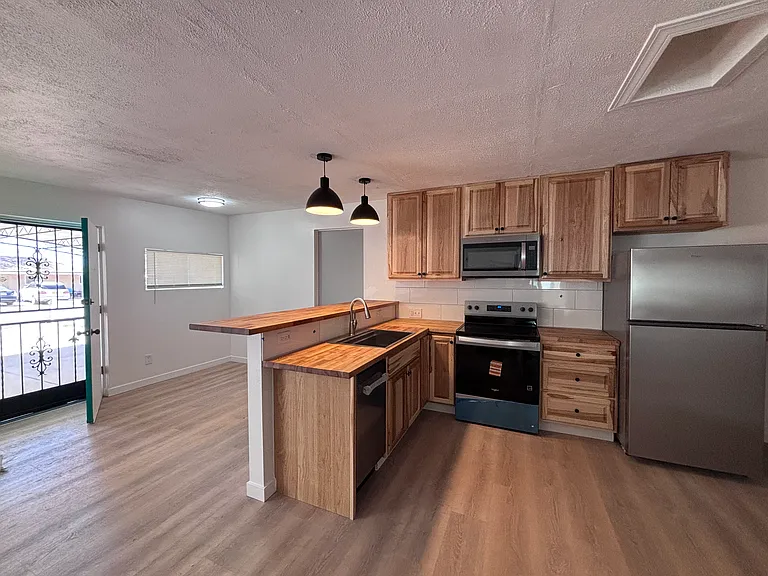 9402 Claremont Ave NE #B — Photo 3