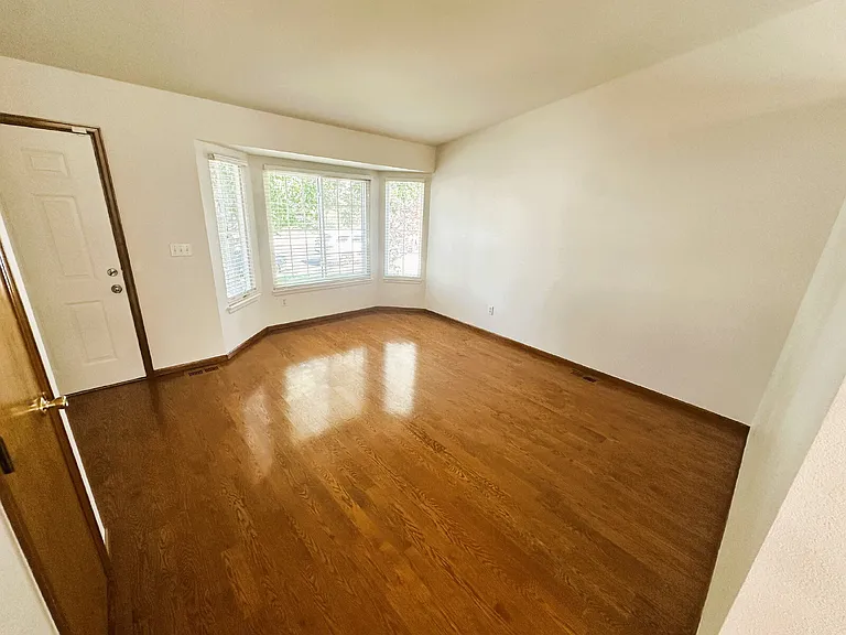 10542 Holyoke Dr — Photo 3