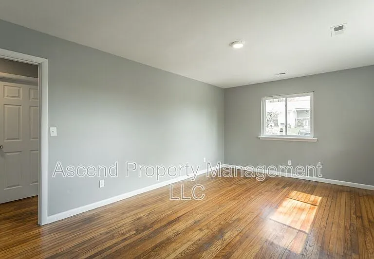 1113 Jarvis Ave — Photo 19