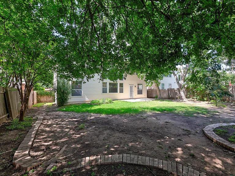 1554 Homewood Cir — Photo 38