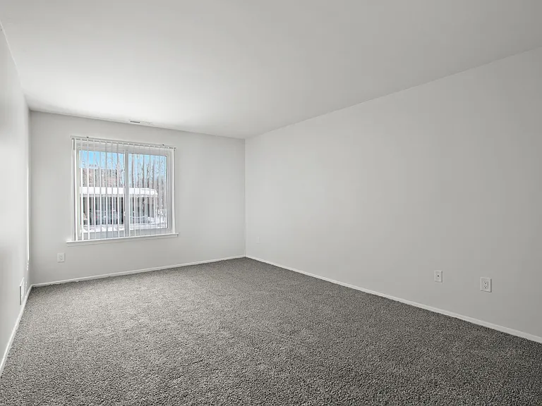 Willow Tree Apartments — Photo 32