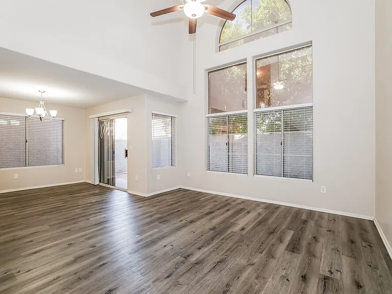 425 S Sunrise Dr — Photo 4
