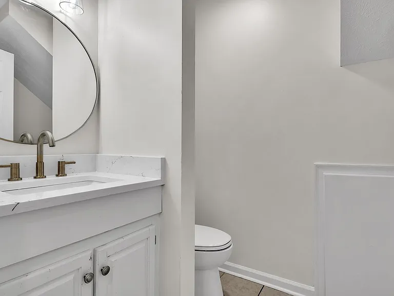 1056 N Montgomery St — Photo 12
