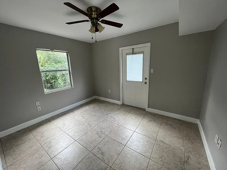 1883 Breezy Ln — Photo 10