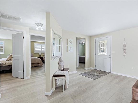 4th image of 24 OAKWOOD DRIVE N #24
