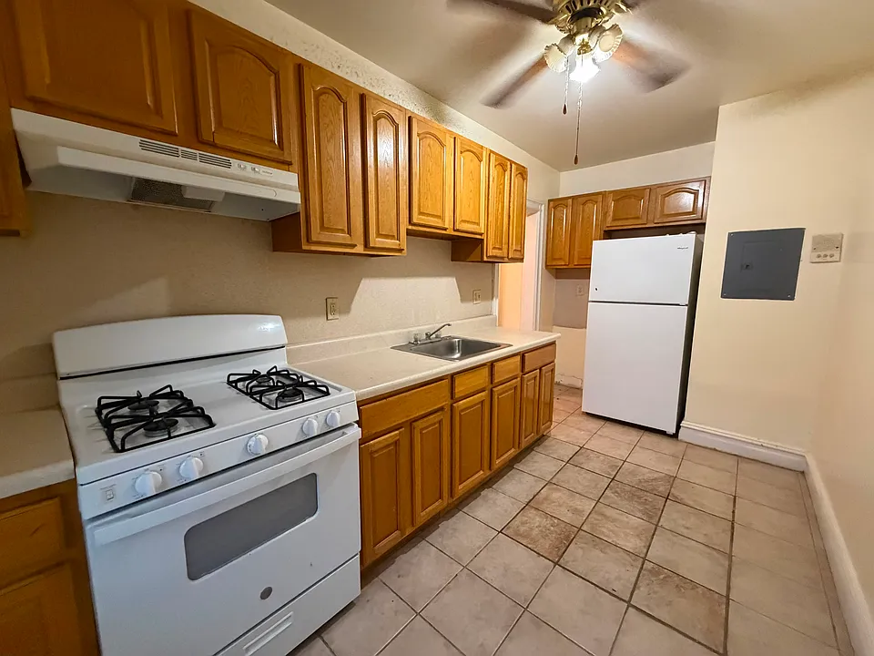 894 Kennedy Blvd #33E