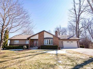 1209 Woodland Dr, Menasha, WI 54952