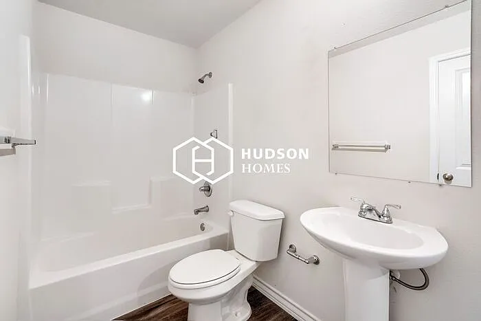 3208 Baylor St — Photo 10