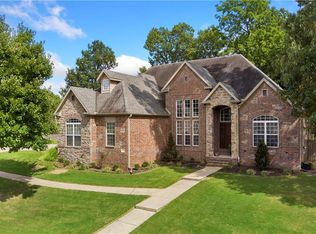 1864 N Munchkin Ln, Fayetteville, AR 72704