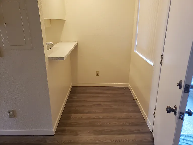 1262 Murray Ave — Photo 5