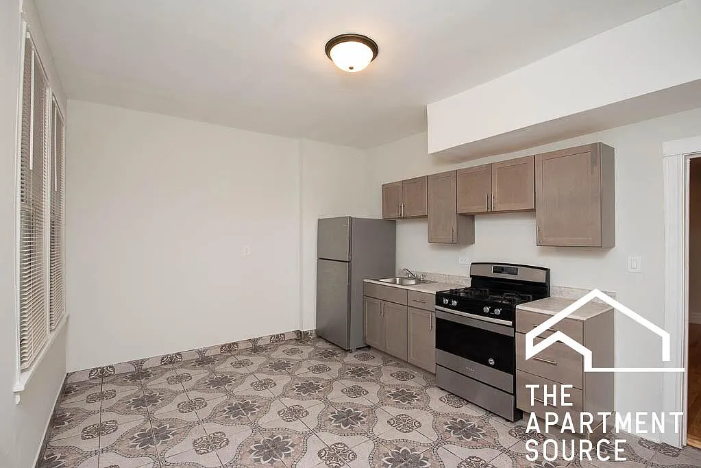 1255 North Harding Avenue #2S — Photo 1
