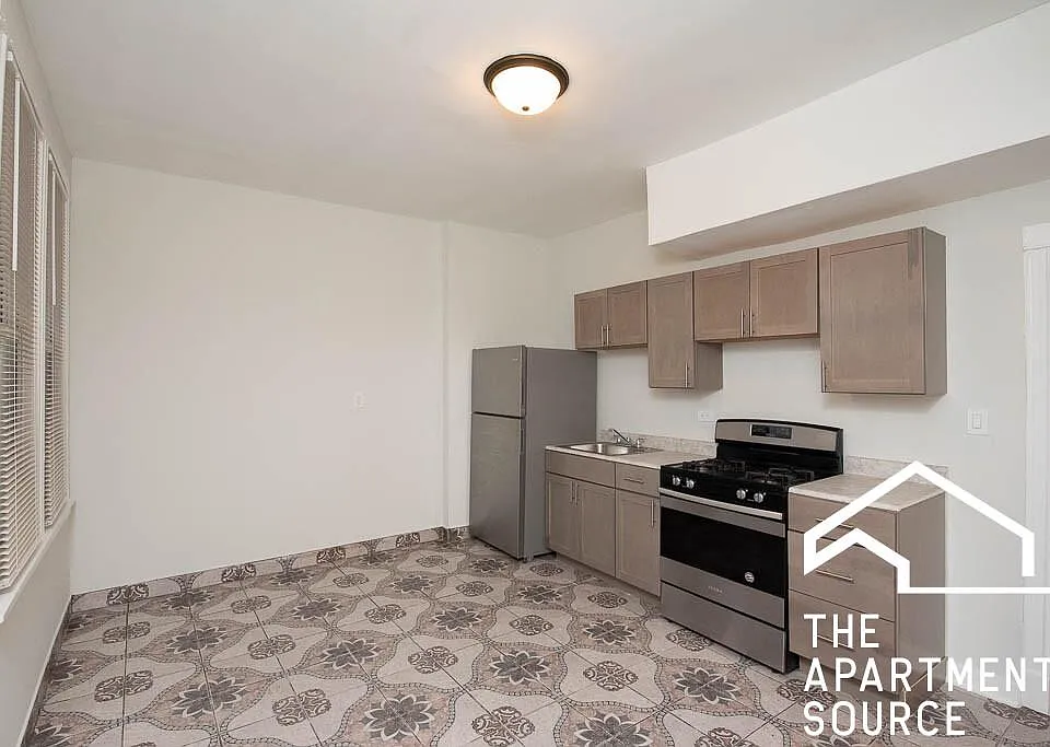 1255 N Harding Ave #2S