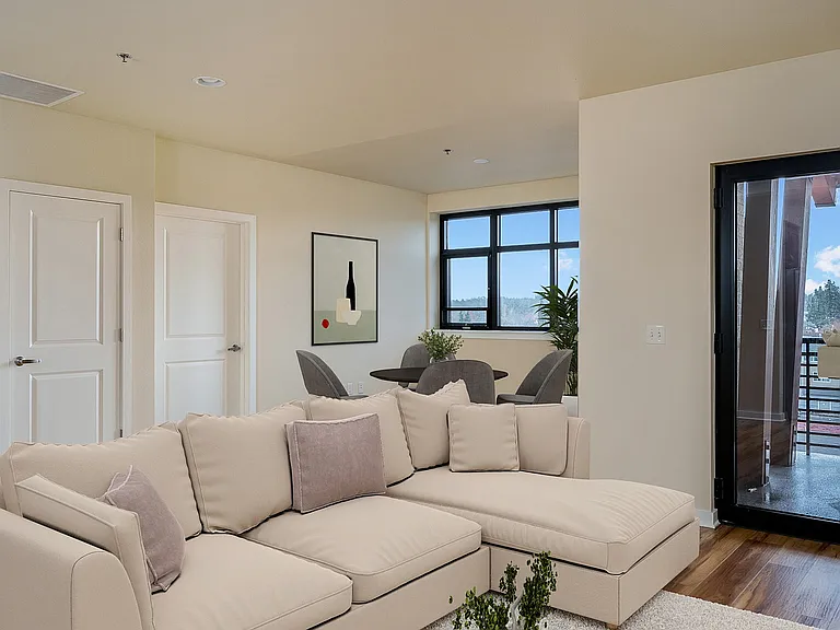 The Meridian Apartments — Photo 6