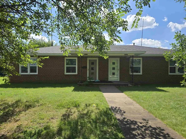 1526 N Elm St, Russell, KS 67665