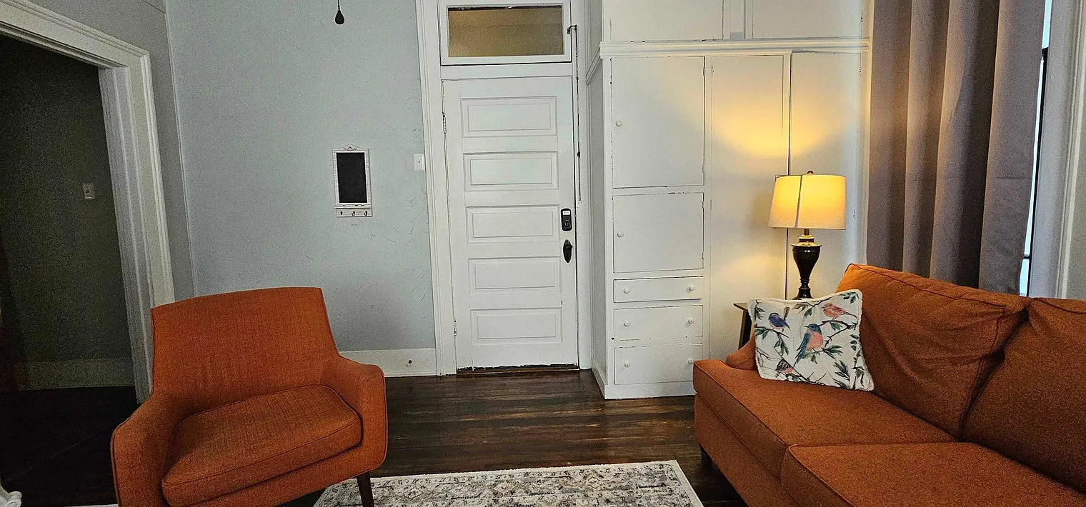 1 bed, 1.0 bath, 764 sqft, $2,016 — Photo 1