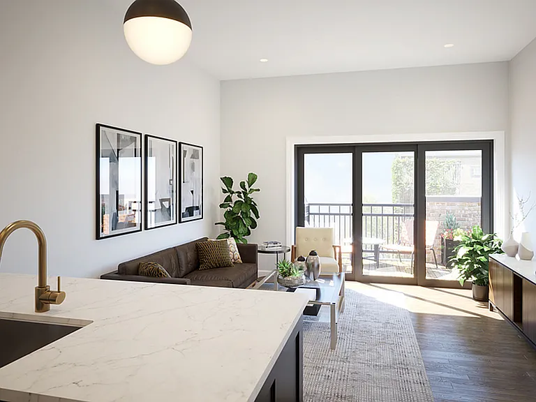 621 W. Belmont — Photo 2