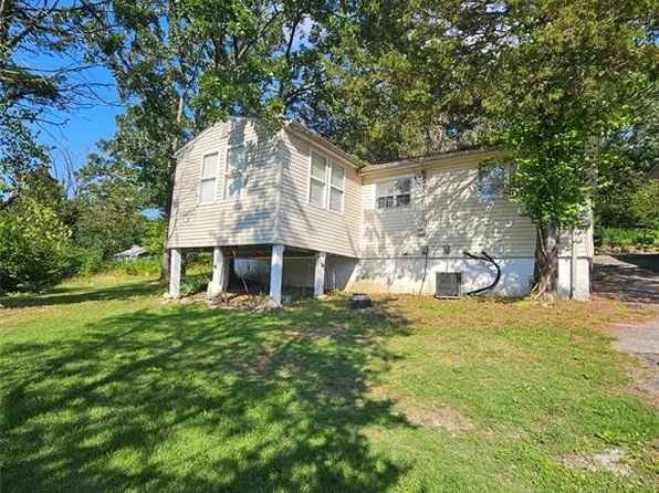 8434 Lake Dr, Cedar Hill, MO 63016