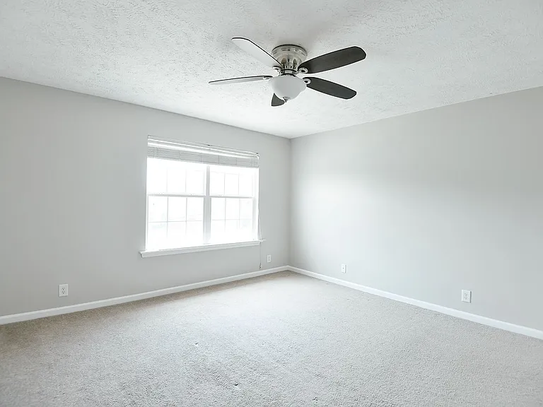 132 Tulip Grove Point — Photo 18