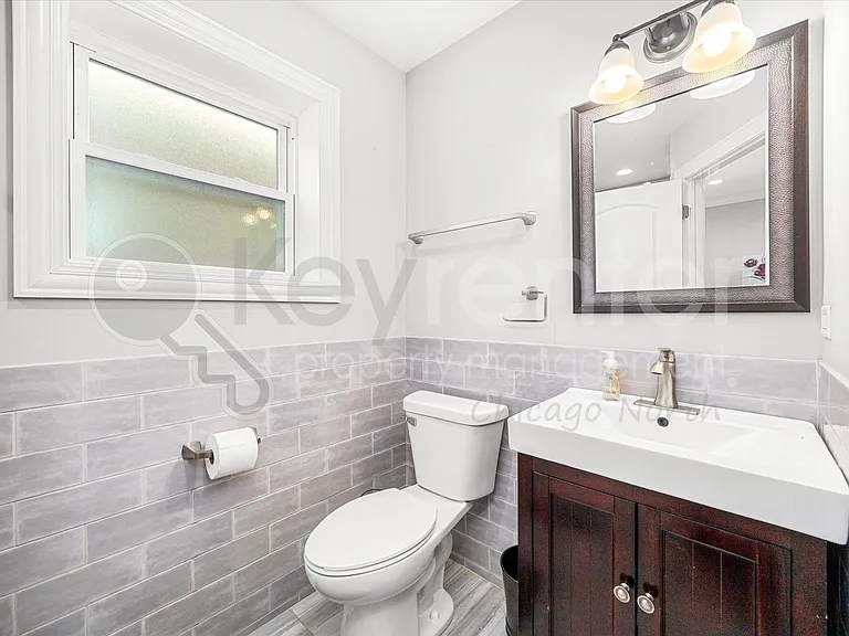 4230 N Oriole Ave — Photo 3