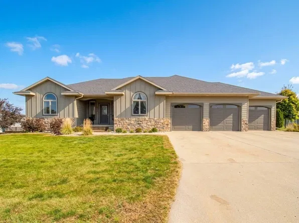 1615 Valley View Pl, Rock Valley, IA 51247