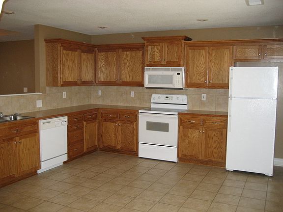 3rd image of 105 NW Jackie Ave
