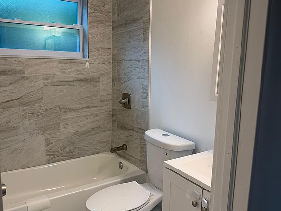 4th image of 2652 NE 9th Ave #2652