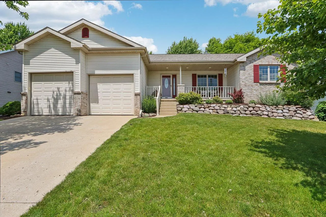 3176 Weybridge Drive photo 1