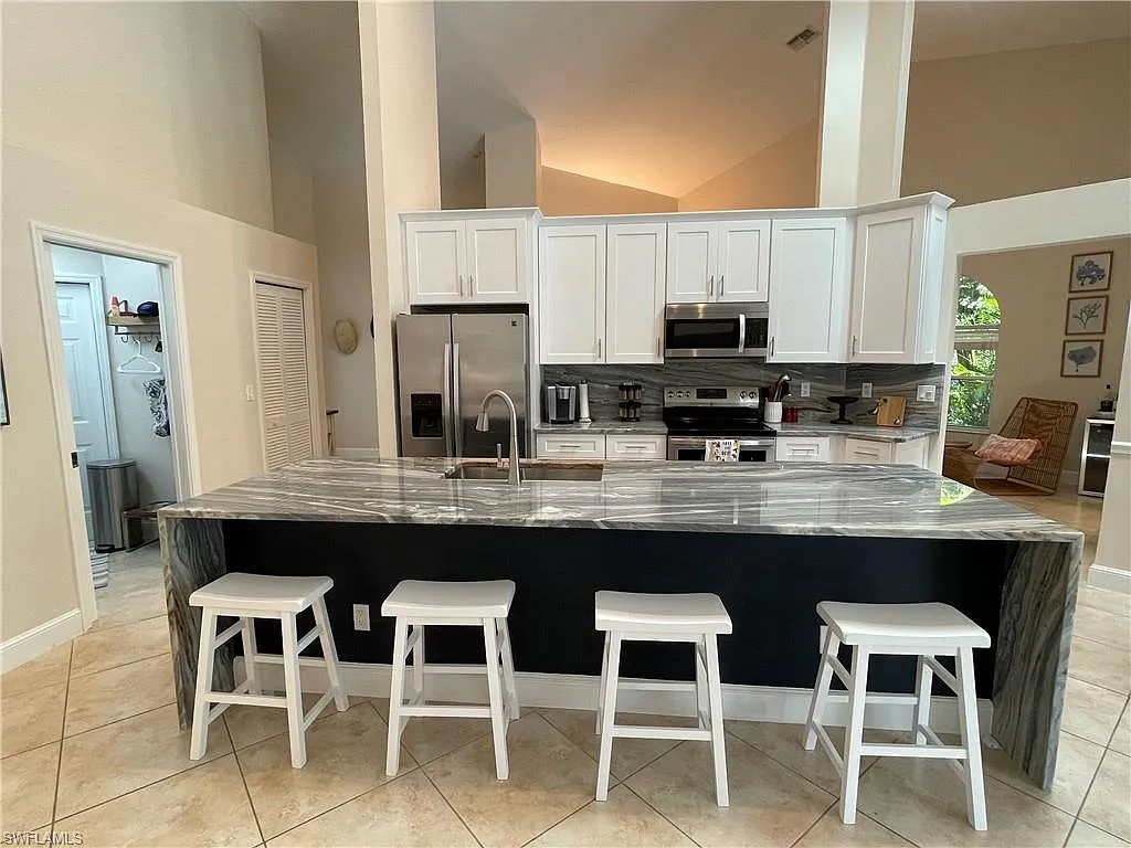 3 bed, 3.0 bath, 2269 sqft, $11,000 — Photo 4