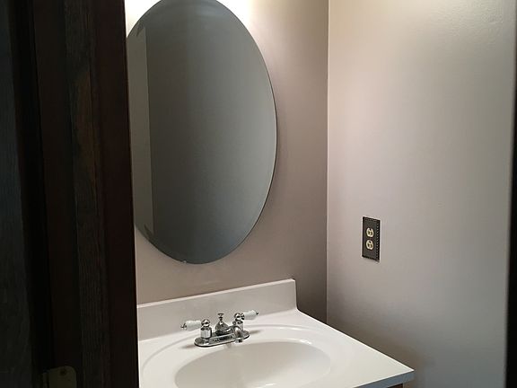 1st floor 1/2 bath