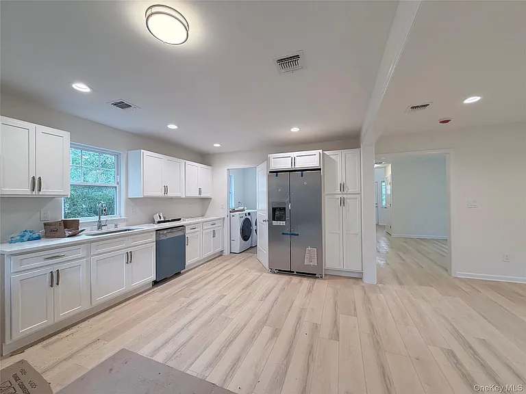 102 Pulaski Rd — Photo 3