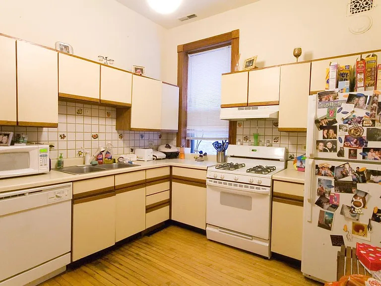 925 W Newport Ave #1 — Photo 4