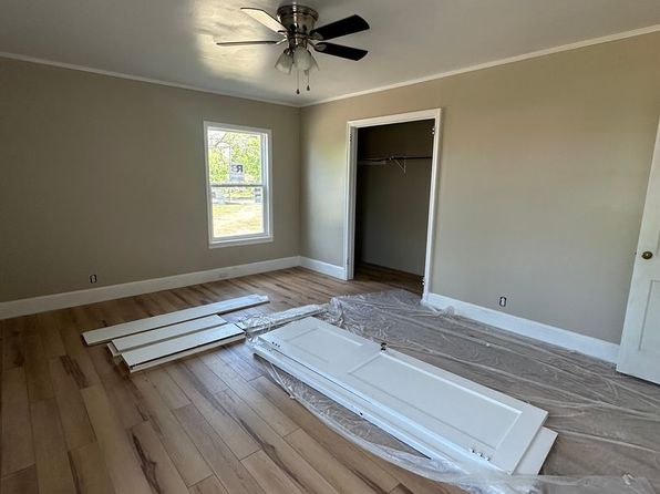 59 E Parsonage St, Mc Rae Helena, GA 31055