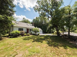 29 Brooksbie Rd, Bedford, MA 01730