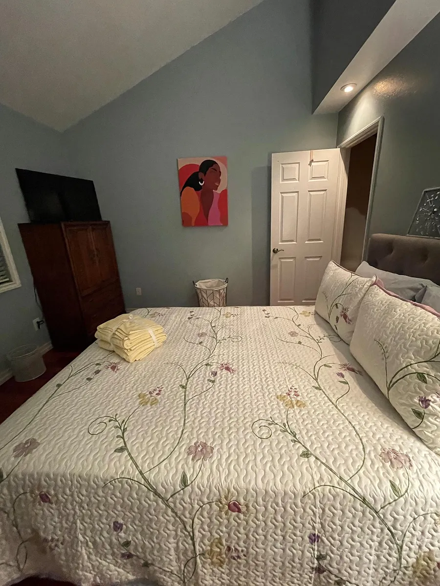 bedroom - 109 W Spring St #C