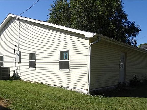 3rd image of 4 E Pine St