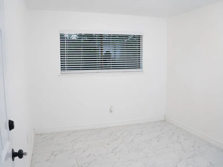 3030 Shawnee Dr — Photo 2
