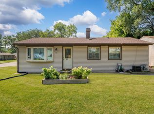 51 Golfview Ln, Carpentersville, IL 60110