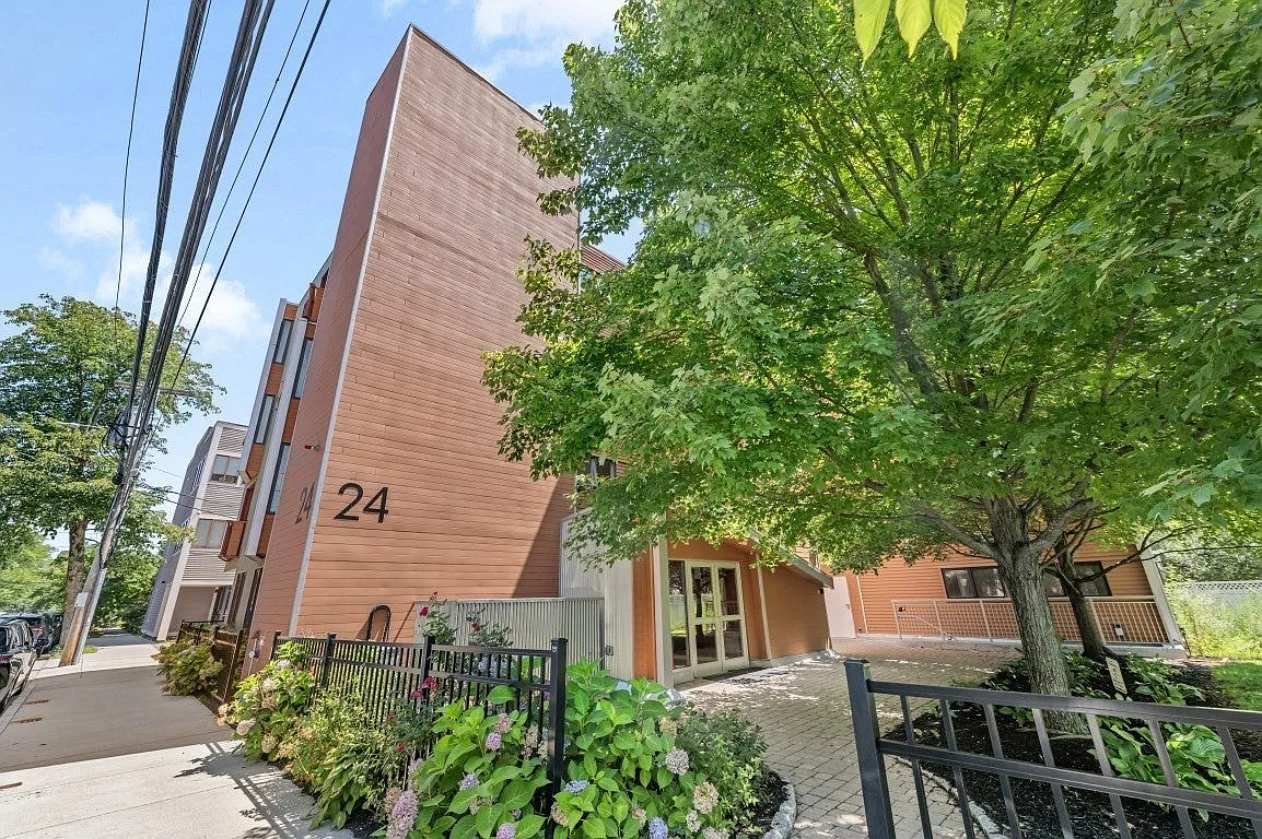 3 bed, 1280 sqft, $4,700 — Photo 1