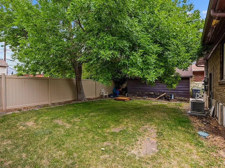 137 E 600 N — Photo 27