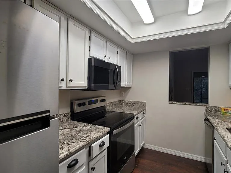 819 SW 57th Ter — Photo 7