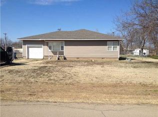22 W Main St, Davenport, OK 74026