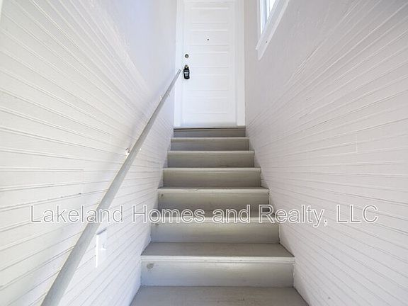 3rd image of 906 1/2 Vistabula St Unit 2