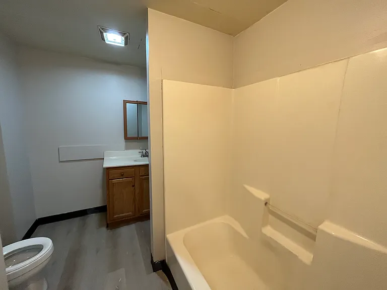 1098 Broadway #1 — Photo 6