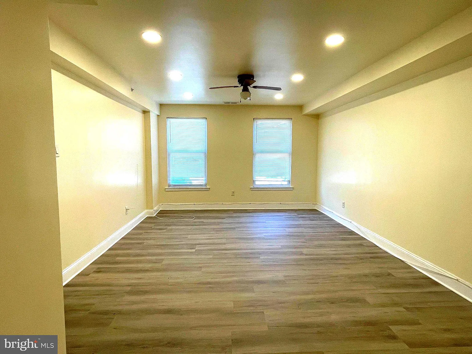 2 bed, 1.0 bath, 800 sqft, $1,600 — Photo 2