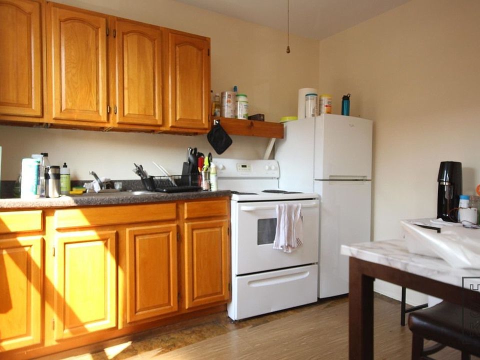 1st image of 949 Bedford Ave APT 3