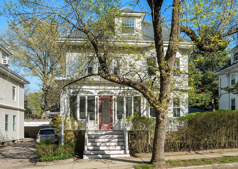 1st image of 121 Thorndike St