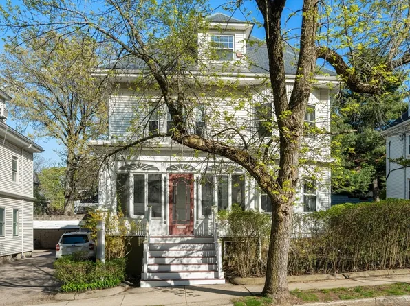 121 Thorndike St, Brookline, MA 02446