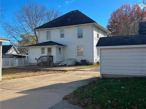 114 E Nelson St, Edgerton, KS 66021